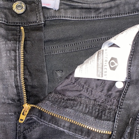 Levi’s 311 Shaping Skinny Size 27 Faded Black Cutoff Jean High Waist Shorts - Picture 8 of 13